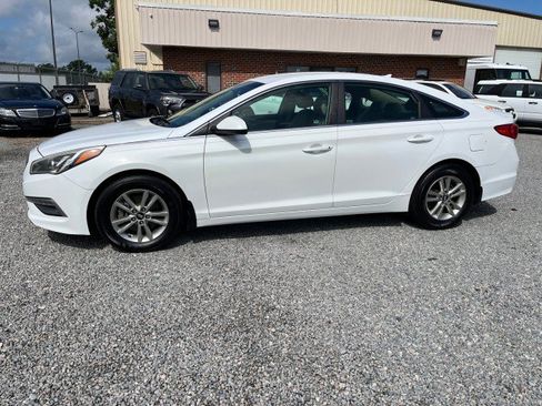 Used 2015 Hyundai Sonata SE FWD image 1