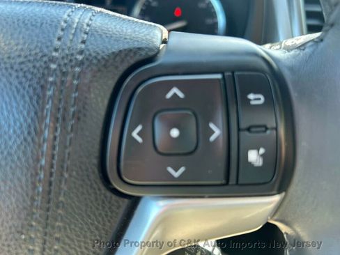 Used 2016 Toyota Highlander XLE AWD/4WD image 39