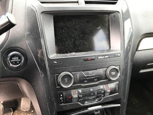 Used 2018 Ford Explorer XLT w/ Equipment Group 201A AWD/4WD image 8