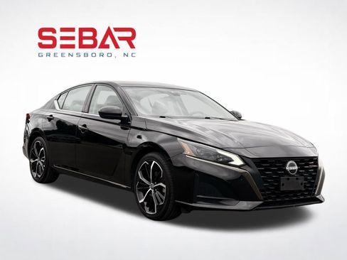 Used 2023 Nissan Altima 2.5 SR image 3