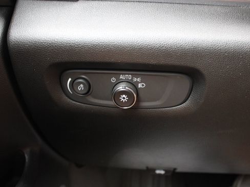 Used 2023 Chevrolet Traverse LT image 20