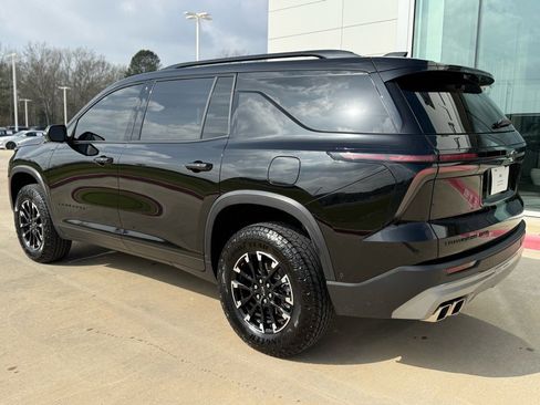 Used 2025 Chevrolet Traverse Z71 w/ Enhanced Driving Package image 3