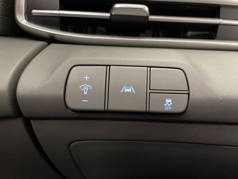 Certified 2022 Hyundai Elantra SEL image 30