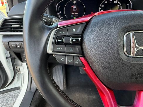 Used 2018 Honda Accord Touring image 15