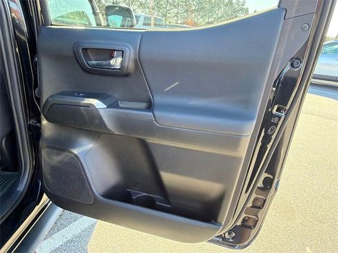 Used 2022 Toyota Tacoma TRD Sport image 16