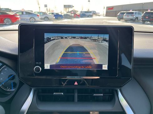 Used 2023 Toyota Venza LE image 25