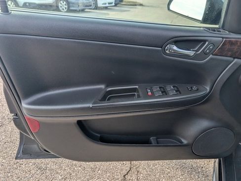 Used 2016 Chevrolet Impala LT image 9