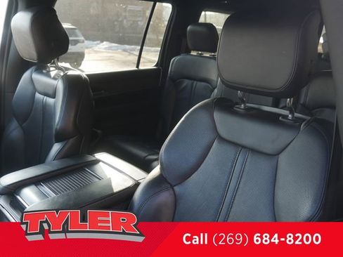 Used 2023 Jeep Wagoneer L Series II image 40