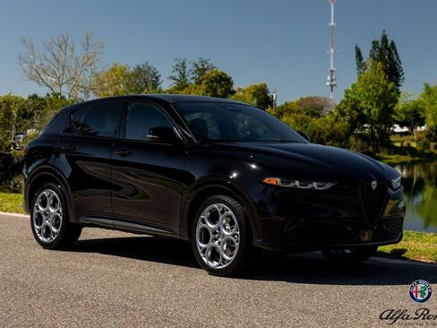 New 2025 Alfa Romeo Tonale w/ Premium Package image 1