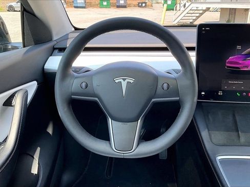 Used 2022 Tesla Model Y Long Range AWD/4WD image 9