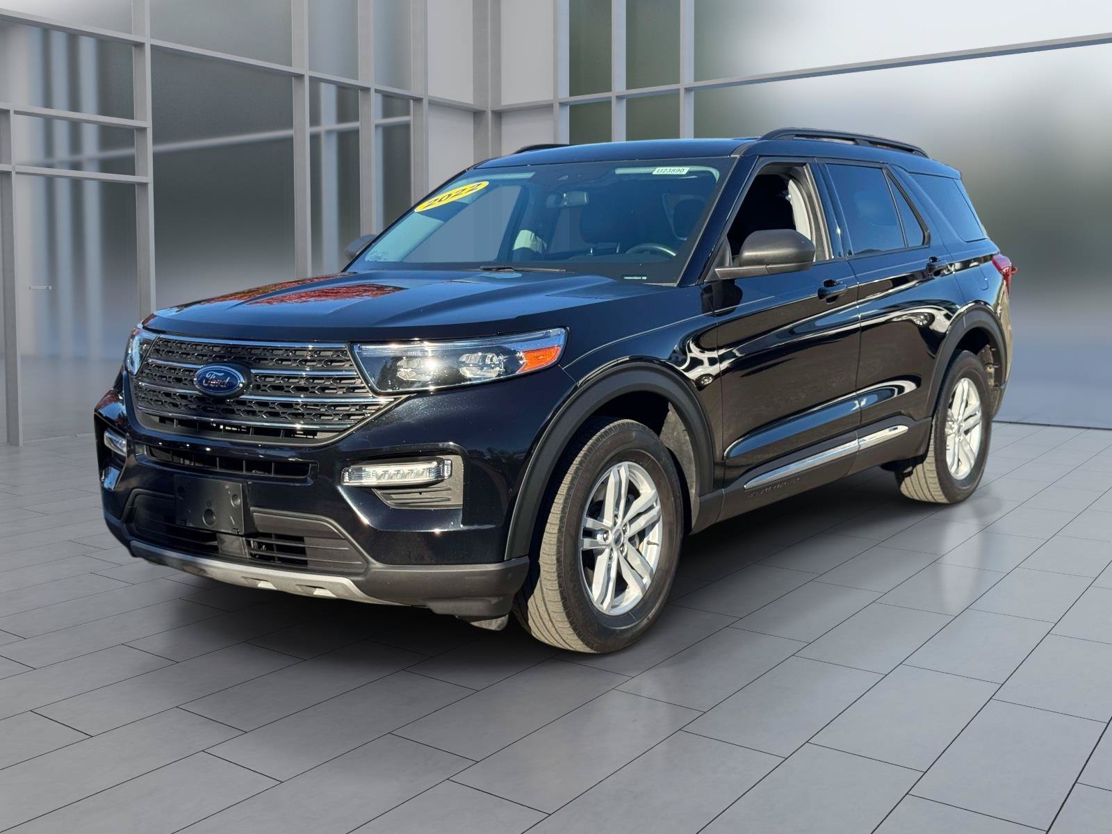 Used 2022 Ford Explorer XLT w/ Equipment Group 202A AWD/4WD image 1