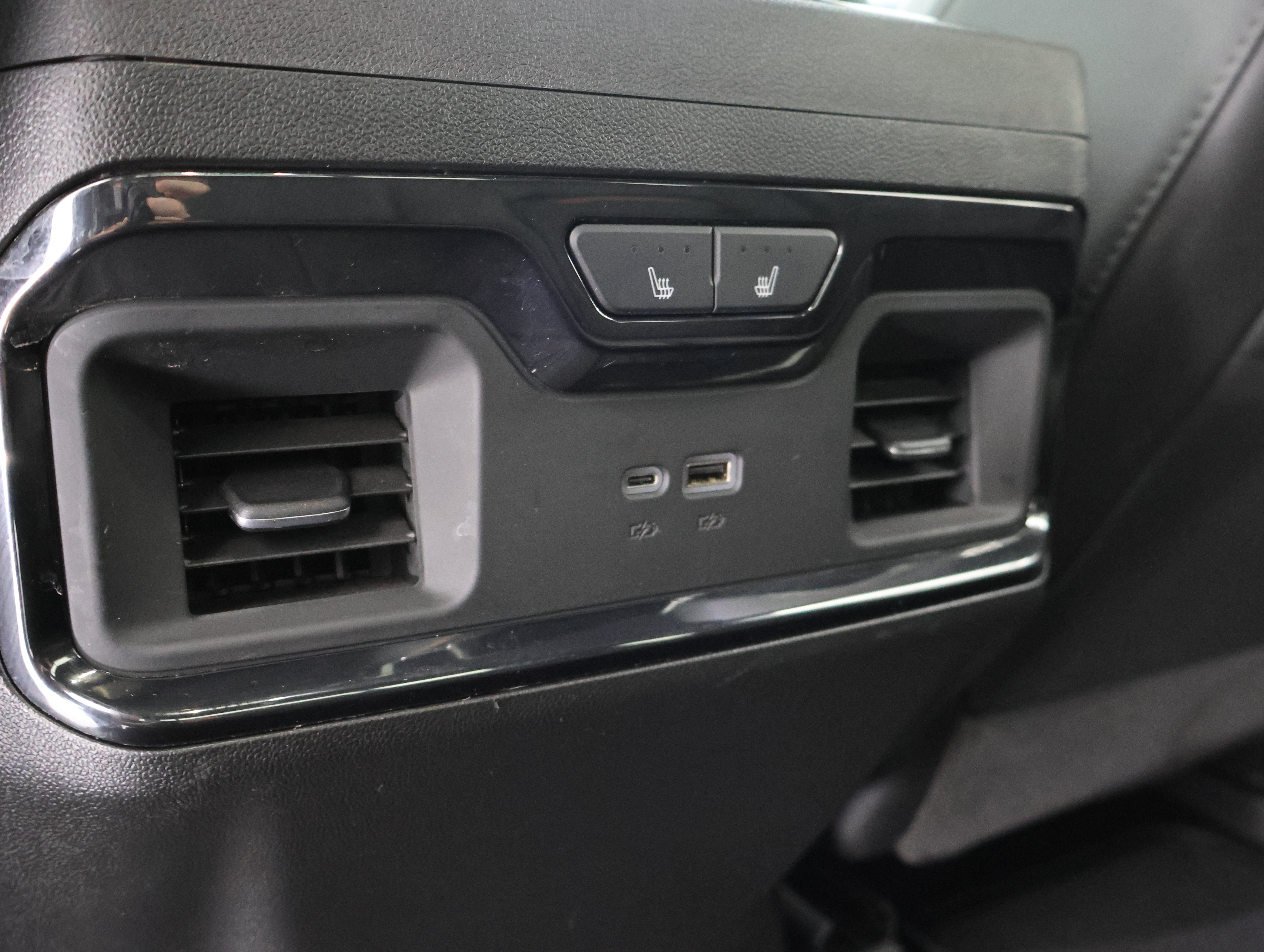 Used 2025 GMC Sierra 2500 AT4 w/ AT4 Premium Plus Package AWD/4WD image 45