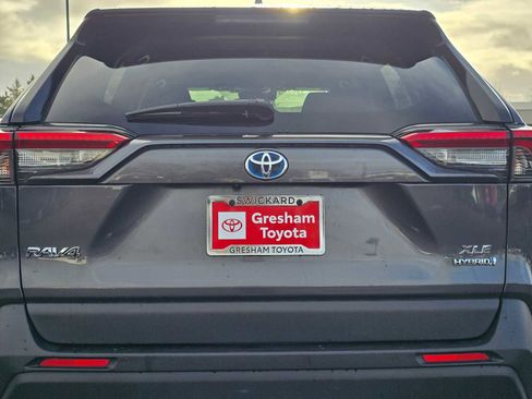 Used 2023 Toyota RAV4 XLE Premium image 16