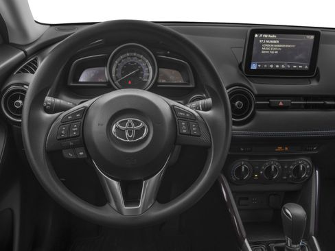 Used 2017 Toyota Yaris iA image 5