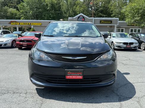 Used 2019 Chrysler Pacifica L image 3