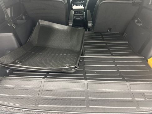 Used 2025 Volkswagen Atlas SEL Premium R-Line image 9