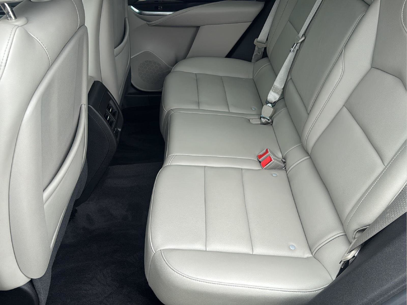Used 2022 Cadillac XT4 Luxury w/ Cold Weather Package AWD/4WD image 24