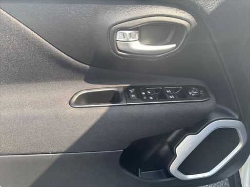 Used 2020 Jeep Renegade Latitude w/ Cold Weather Group AWD/4WD image 13