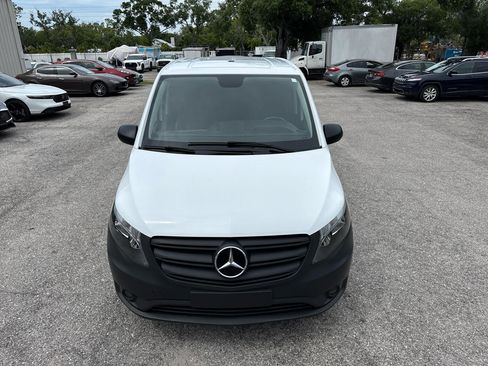 Used 2023 Mercedes-Benz Metris image 2