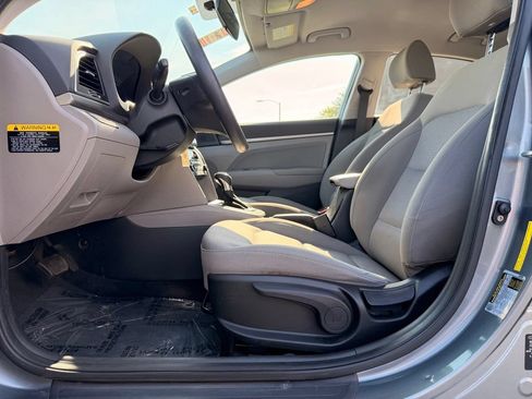 Used 2017 Hyundai Elantra SE FWD image 24