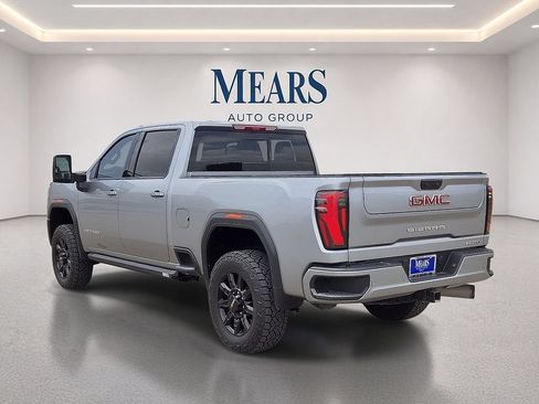 Used 2024 GMC Sierra 2500 AT4 w/ Technology Package AWD/4WD image 3