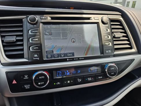 Used 2018 Toyota Highlander Limited AWD/4WD image 45