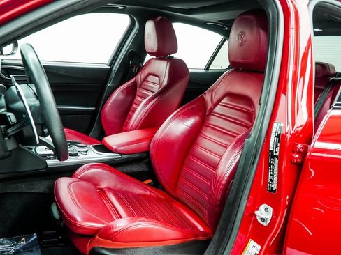 Used 2022 Alfa Romeo Giulia Veloce image 38