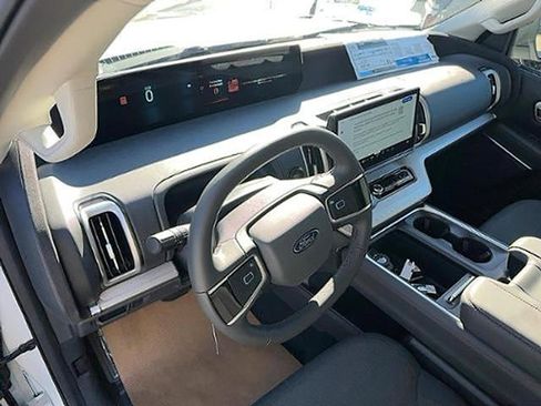 New 2025 Ford Expedition Active image 9