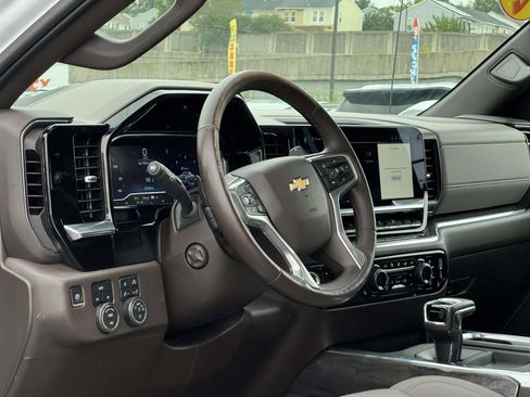Used 2023 Chevrolet Silverado 1500 LTZ w/ LTZ Convenience Package II AWD/4WD image 11