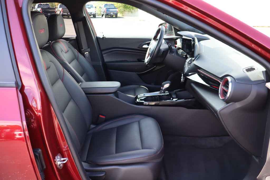 Used 2024 Chevrolet Trax RS w/ Driver Confidence Package FWD image 32