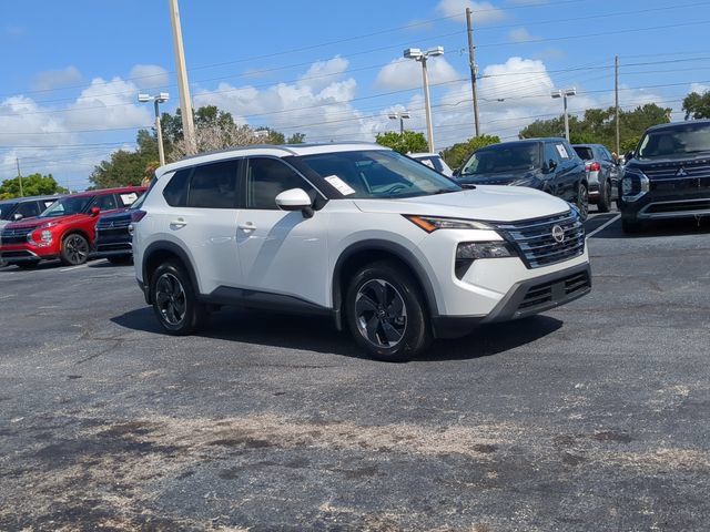 Used 2025 Nissan Rogue SV w/ SV Premium Package AWD/4WD image 4