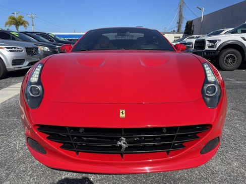 Used 2017 Ferrari California T image 4
