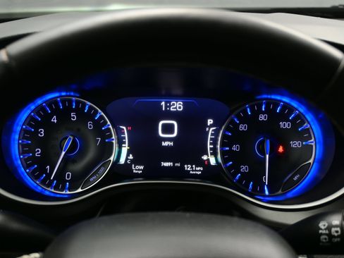 Used 2022 Chrysler Pacifica Touring-L FWD image 27