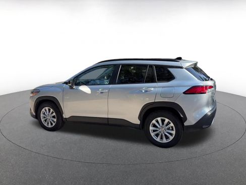 Used 2025 Toyota Corolla Cross LE image 10