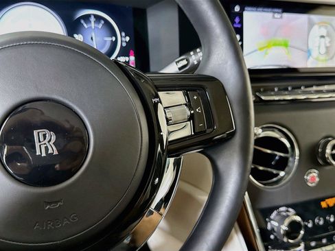 Used 2025 Rolls-Royce Cullinan AWD/4WD image 23