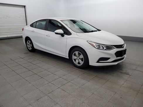 Used 2017 Chevrolet Cruze LS FWD image 11