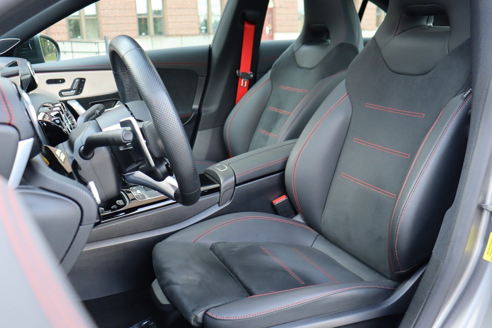 Used 2025 Mercedes-Benz CLA 35 AMG 4MATIC image 12