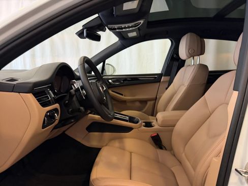 Certified 2026 Porsche Macan AWD/4WD image 5