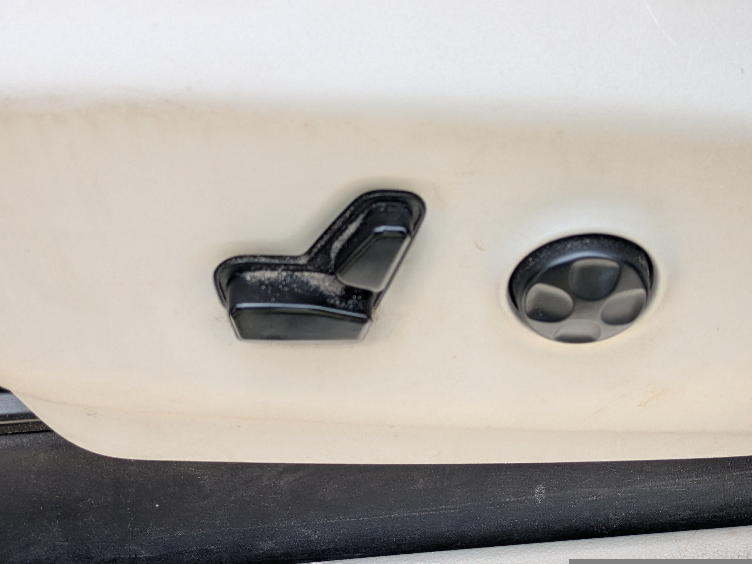 Used 2019 Chrysler Pacifica Limited FWD image 17