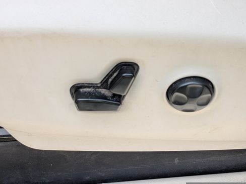 Used 2019 Chrysler Pacifica Limited FWD image 17