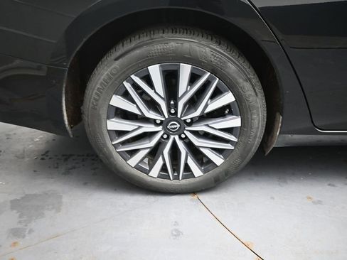 Used 2025 Nissan Altima 2.5 SV FWD image 15