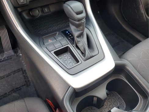 Used 2021 Toyota RAV4 XLE w/ Convenience Package image 23