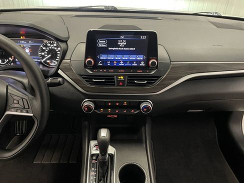 Used 2025 Nissan Altima 2.5 SV FWD image 28