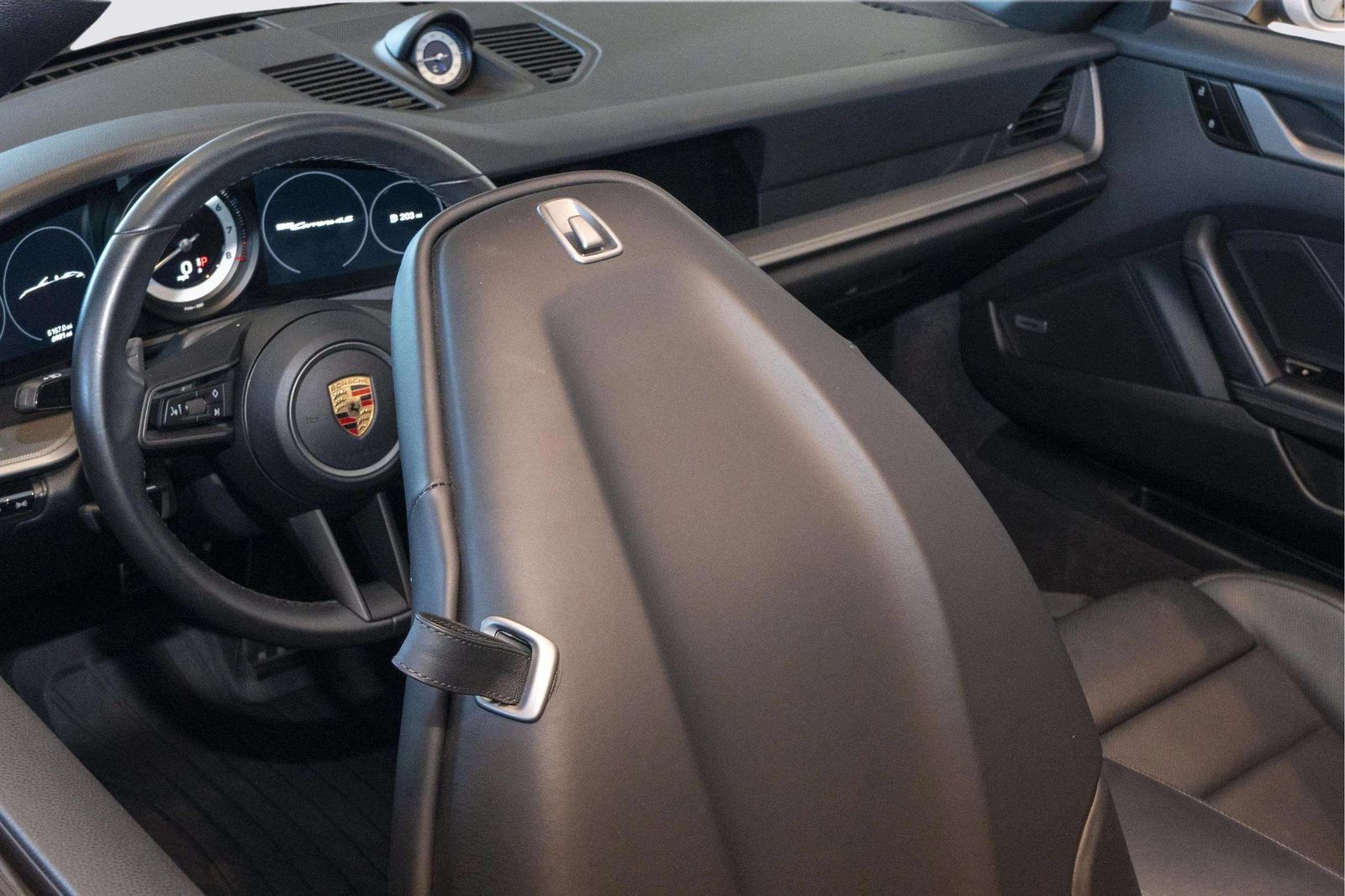 Used 2020 Porsche 911 Cabriolet image 55