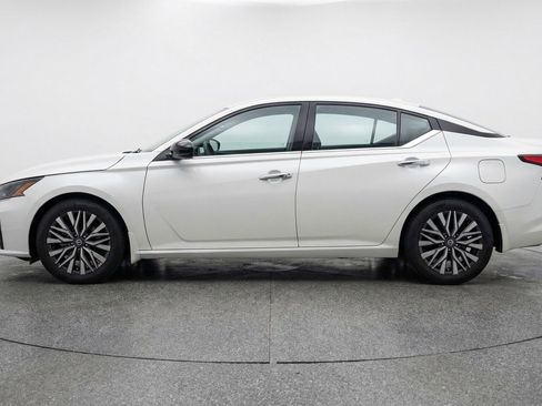 Used 2025 Nissan Altima 2.5 SV FWD image 5