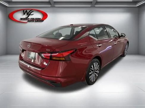 Used 2023 Nissan Altima 2.5 SV FWD image 6