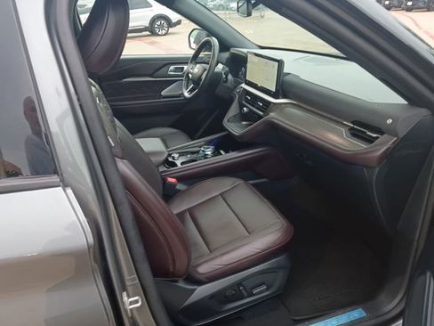 Used 2025 Ford Explorer Platinum w/ LUX Leather Package image 8