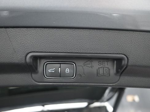 Used 2022 Ford Explorer Limited w/ Equipment Group 301A image 27