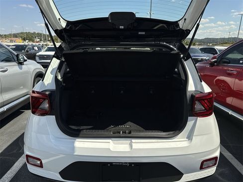 Used 2025 Hyundai Venue Limited image 29