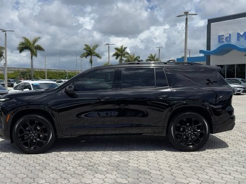 Used 2024 Chevrolet Traverse RS FWD image 3